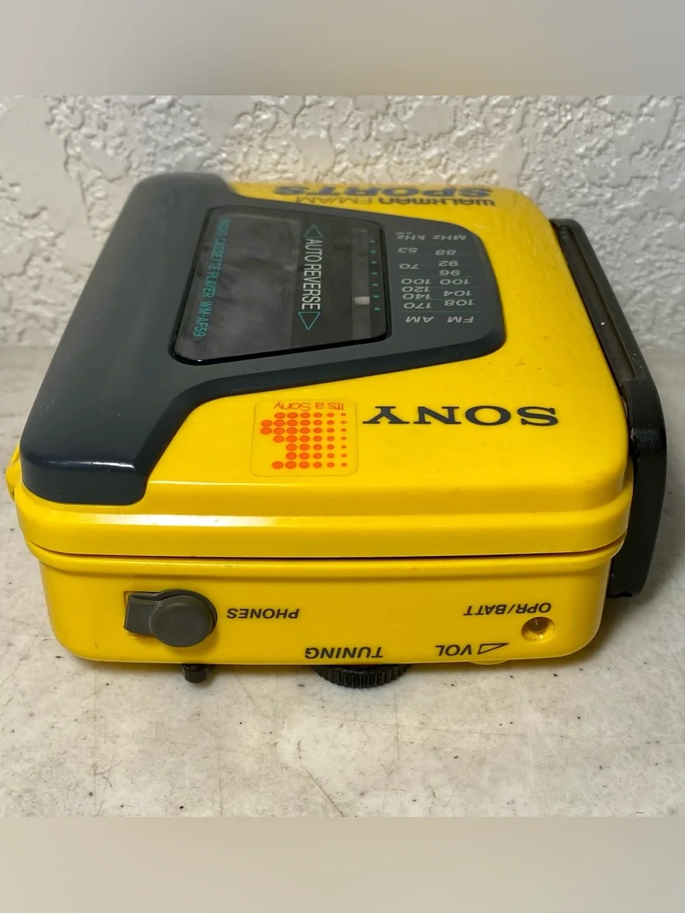 VINTAGE Sony Sports Walkman WM-AF59 AM/FM Radio Cassette Player Tape *Working*